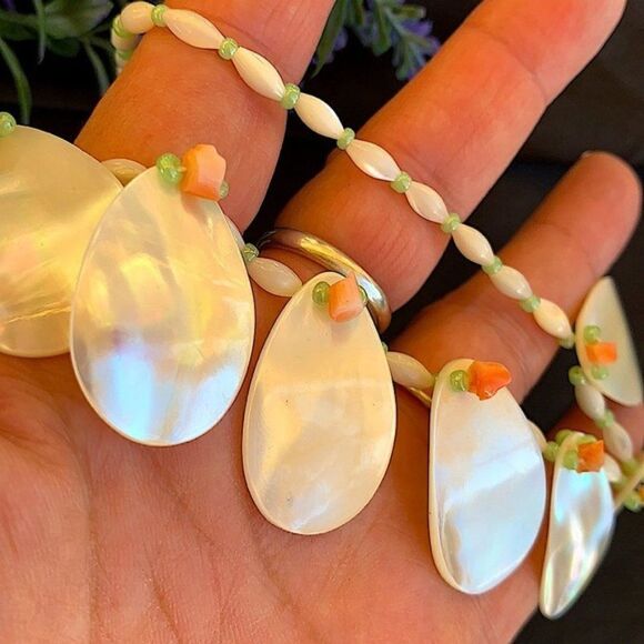 Unique Gorgeous Vintage Teardrop MOP Necklace W/Angel Skin Coral Accents - Picture 2 of 9